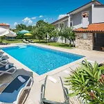 Three-Bedroom Holiday Home In Buje Holiday home *
