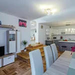 Nyaraló Three-bedroom In Buje