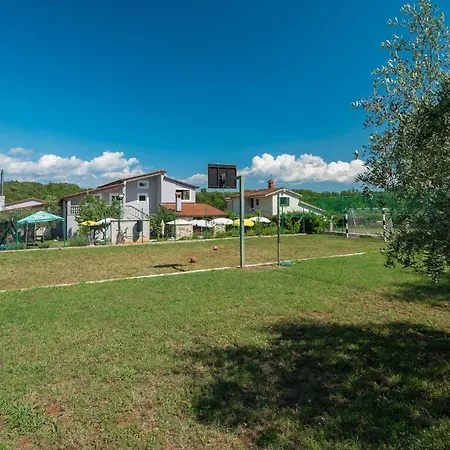 Three-Bedroom Holiday Home In Buje *