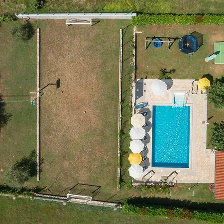 Three-Bedroom Holiday Home In Buje Holiday home *
