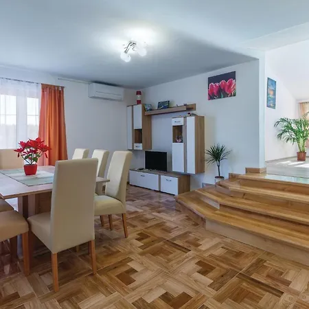 Three-bedroom In 펜션