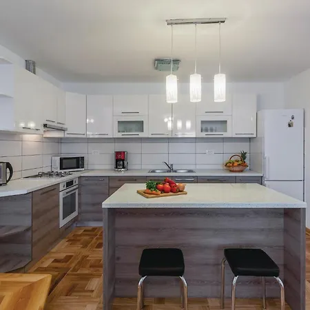 Three-bedroom In 펜션 부제