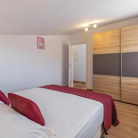 Three-bedroom In 펜션 부제