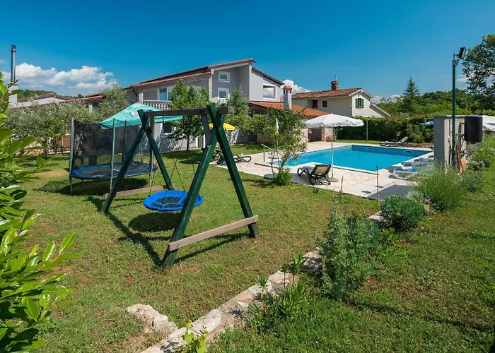 Vakantiehuis Three-bedroom In Buje