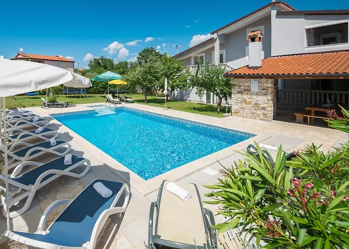 Three-bedroom In Vakantiehuis *