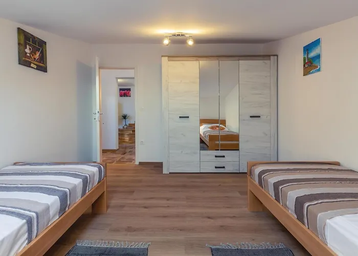 Three-bedroom In Vakantiehuis Buje