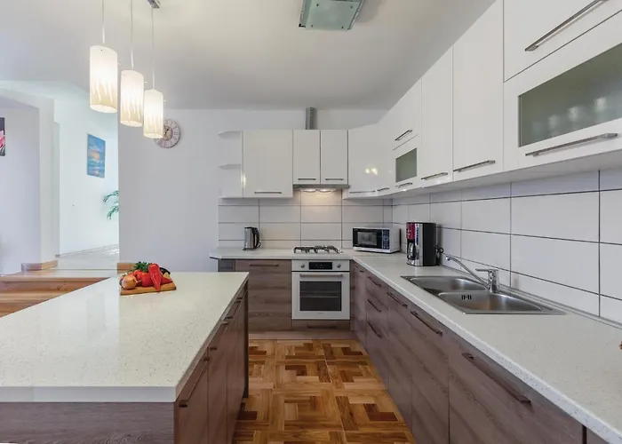 Three-bedroom In Vakantiehuis Buje